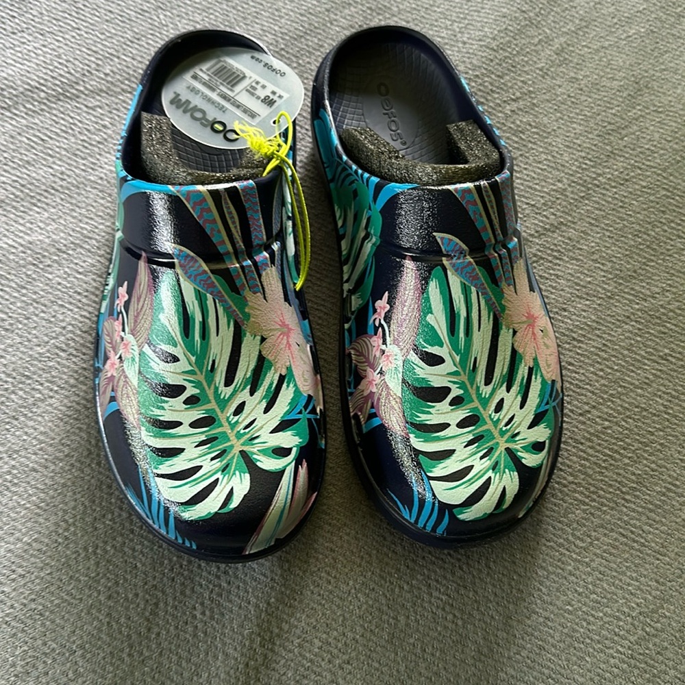 NWT OOFOS limited edition Hawaiian OOCLOOGs